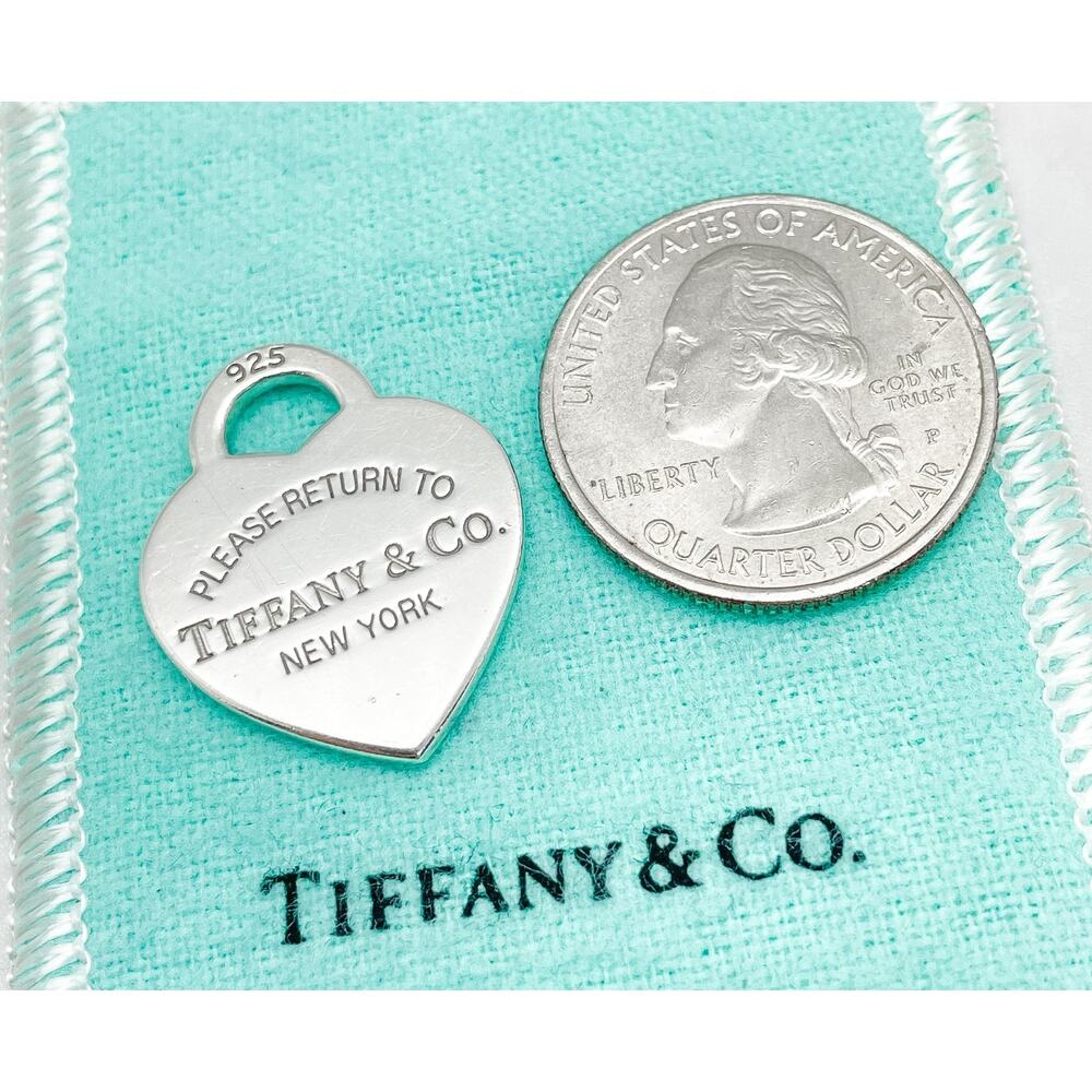 Tiffany & Co. Return to Tiffany Medium Heart Charm Pendant Sterling Silver - Picture 4 of 5
